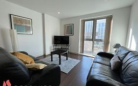 Elegant Spacious Two Bedroom Apartment In Birmingham City Centre With En Suite